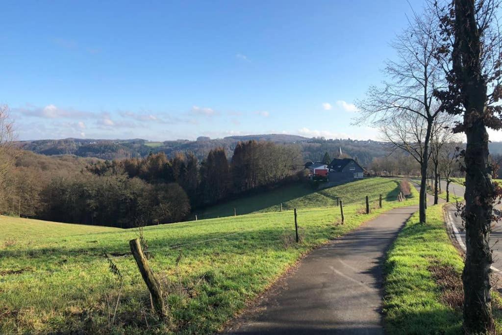 Ferienwohnung Und Monteurwohnung Matthies Naehe Koeln 30Km Kürten Esterno foto